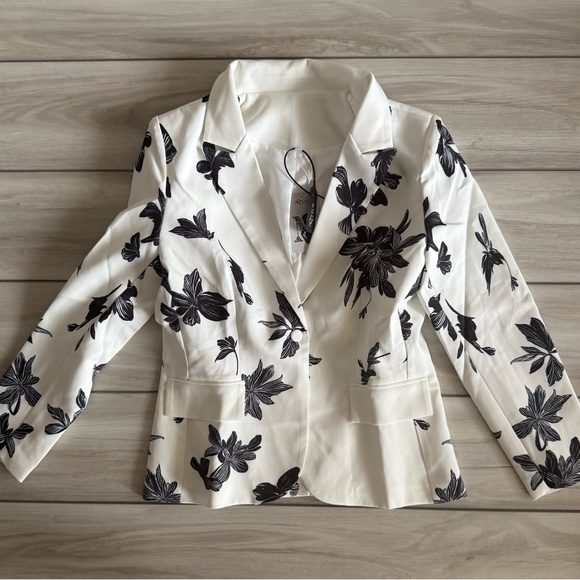 Mooyius Floral Printed Pantsuit Set White Large NWT - Picture 5 of 11